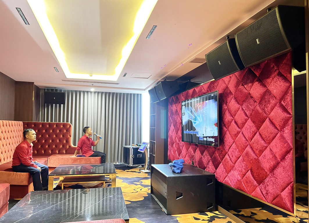 cua_dong_luxury_karaoke_3